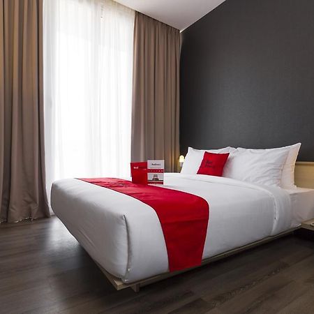 Reddoorz Plus Near Perbanas Jakarta Bagian luar foto