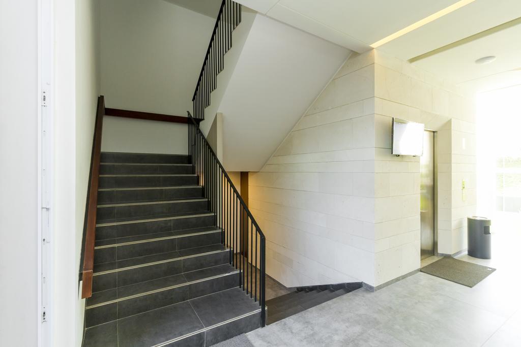 Reddoorz Plus Near Perbanas Jakarta Bagian luar foto