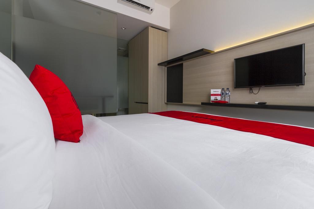 Reddoorz Plus Near Perbanas Jakarta Bagian luar foto