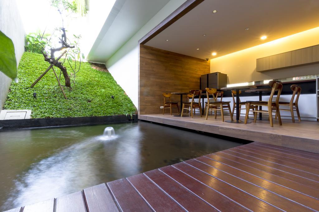 Reddoorz Plus Near Perbanas Jakarta Bagian luar foto