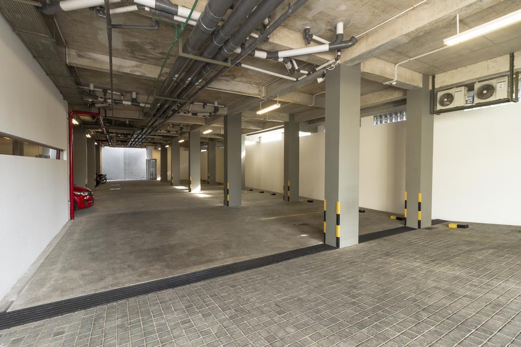 Reddoorz Plus Near Perbanas Jakarta Bagian luar foto